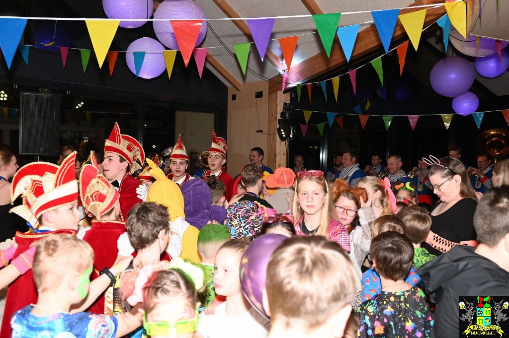 ../Images/Jeugddisco Glow in the Dark 053.jpg